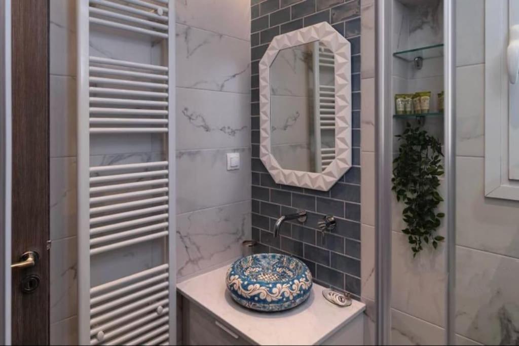 Artistic Apt In Vibrant Gazi With Large Terrace By Ghh Αθήνα Εξωτερικό φωτογραφία